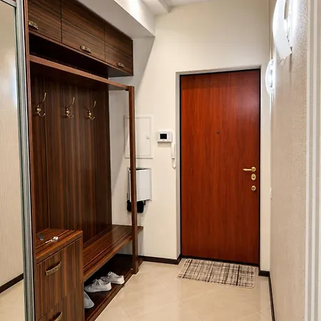 просторная рядом с парком победы Apartment Odesa