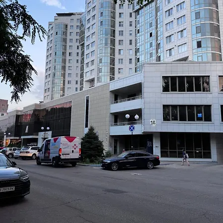 Apartment просторная рядом с парком победы