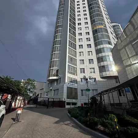 просторная рядом с парком победы Apartment Odesa